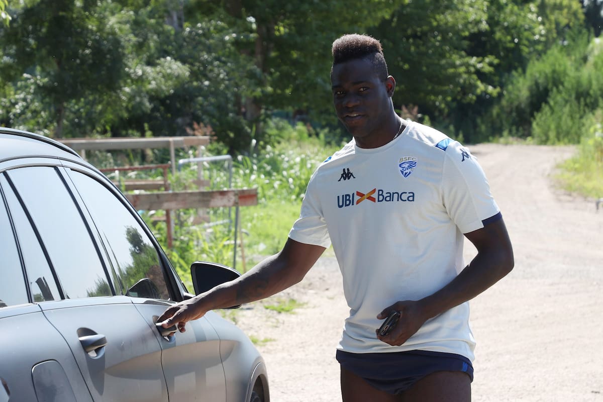 Mario Balotelli sufrió el destrozo de su auto