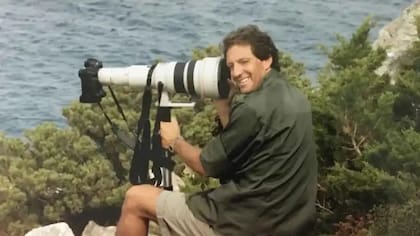 Mario Brenna, el paparazzo que captó "The Kiss", la foto que se imprimió en todo el mundo y lo hizo facturar millones