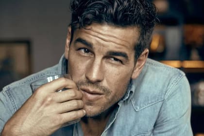 Mario Casas nunca habla de sus romances ni de su vida privada, sin embargo siempre la prensa descubre con quién está compartiendo su vida amorosa