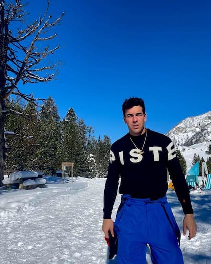 Mario Casas tiene 37 años, es oriundo de La Coruña y además de actor, es director de cine