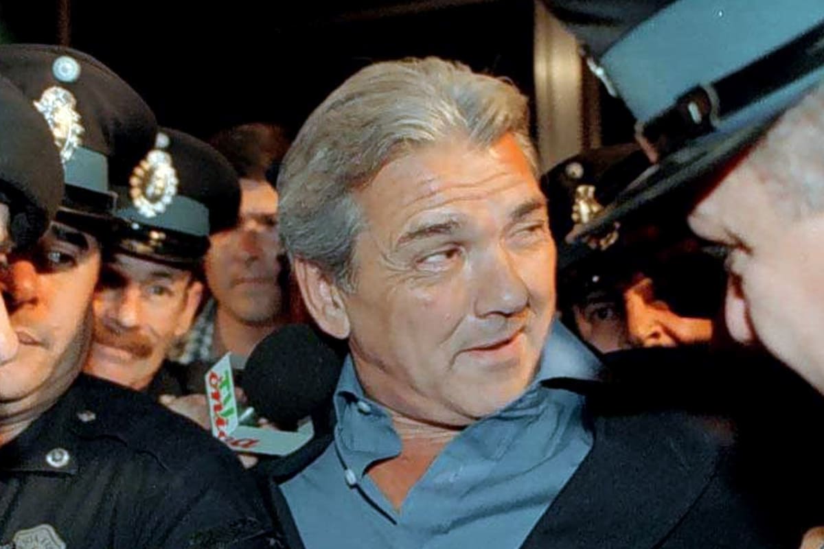 Mario Fendrich rumbo al juzgado federal de Santa Fe en noviembre de 1996