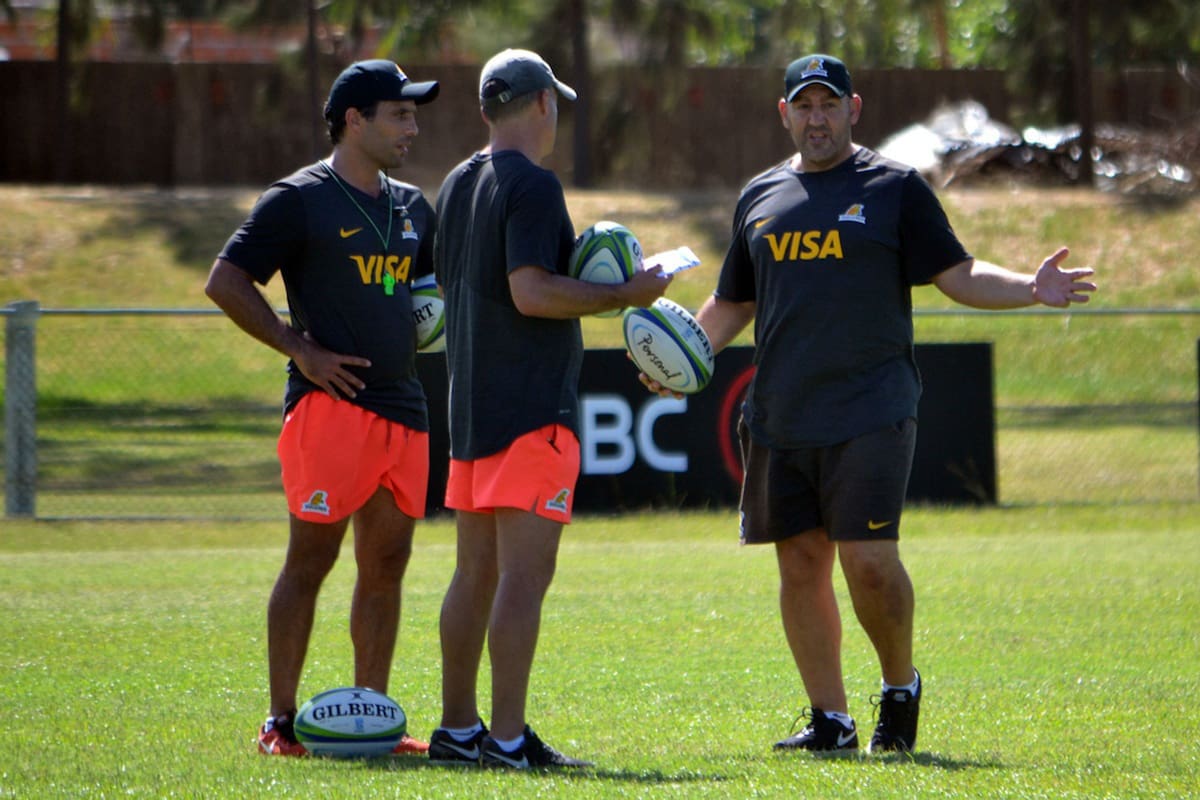 Mario Ledesma junto a su equipo en el entrenamiento de este jueves