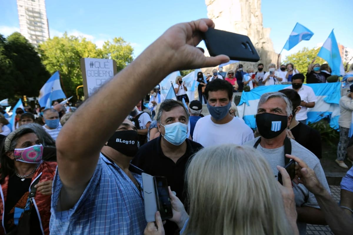 Mario Negri en la marcha del 27F en Mar del Plata