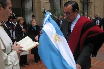 Mario Passo quiere "difundir los valores patrios"