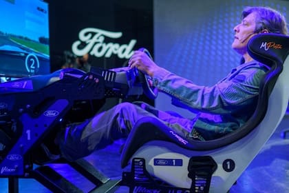 Mario Pergolini al volante, en una reciente presentación vinculada a un mundo que cada vez le interesa más: el gaming