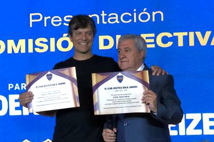 Mario Pergolini y Jorge Ameal, con sus diplomas de integrantes de la nueva comisión directiva.