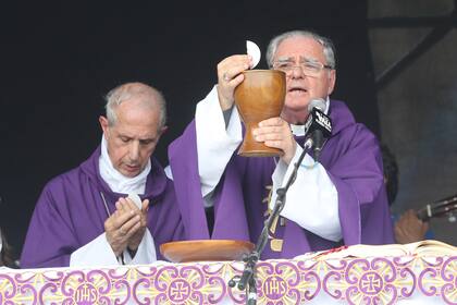 El cardenal Mario Poli y el obispo Oscar Ojea, al frente del rechazo de la Iglesia al proyecto del oficialismo sobre el aborto