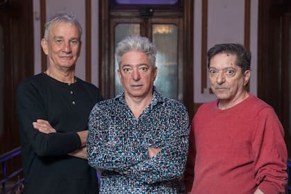 Mario Serra, Marcelo y Julio Moura, los tres miembros originales de Virus que lideran la gira despedida que la banda está por emprender