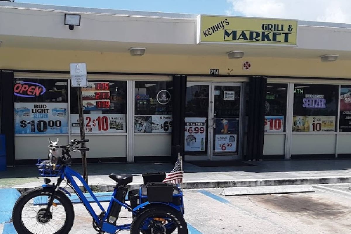 Mario Torres, de 47 años, de Florida, reclamó un premio de 1 millón de dólares del juego raspadito Gold Rush Limited, el cual, compró en la tienda Kenny's Market