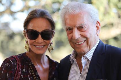 Mario Vargas Llosa y su pareja, Isabel Preysler, en la jornada realizada en El Escorial este viernes