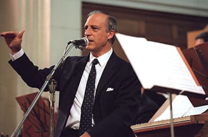 Entre 1976 y 2014 se desempeñó como director artístico de la Asociación Festivales Musicales de Buenos Aires. En 1983 fundó la Academia Bach de Buenos Aires