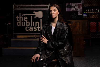 Marisa Abela posa para un retrato en el pub Dublin Castle durante la promoción de la película "Back to Black" el viernes 22 de marzo de 2024 en Londres. (Foto Vianney Le Caer/Invision/AP)