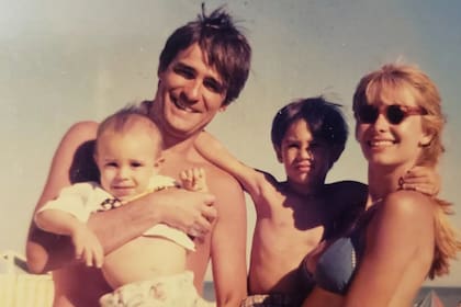 Marisa Andino y familia. Con sus hijos Juani y Tomy cuando eran chicos
