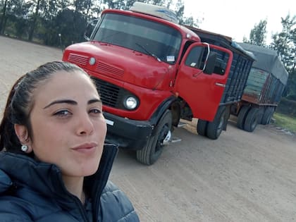 Marisel Reynoso y el camión que maneja