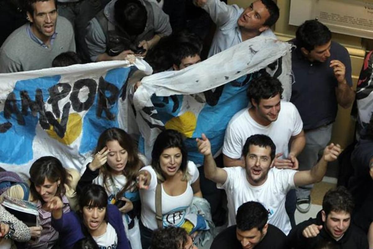 Marisol De Ambrosio describió su experiencia en la agrupación e instó a otras militantes a alzar la voz; apuntó contra reconocidos dirigentes kirchneristas