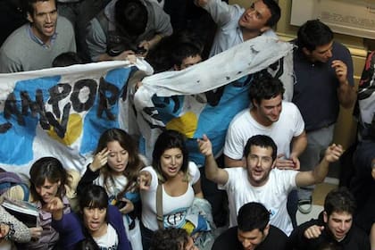 Marisol De Ambrosio describió su experiencia en la agrupación e instó a otras militantes a alzar la voz; apuntó contra reconocidos dirigentes kirchneristas