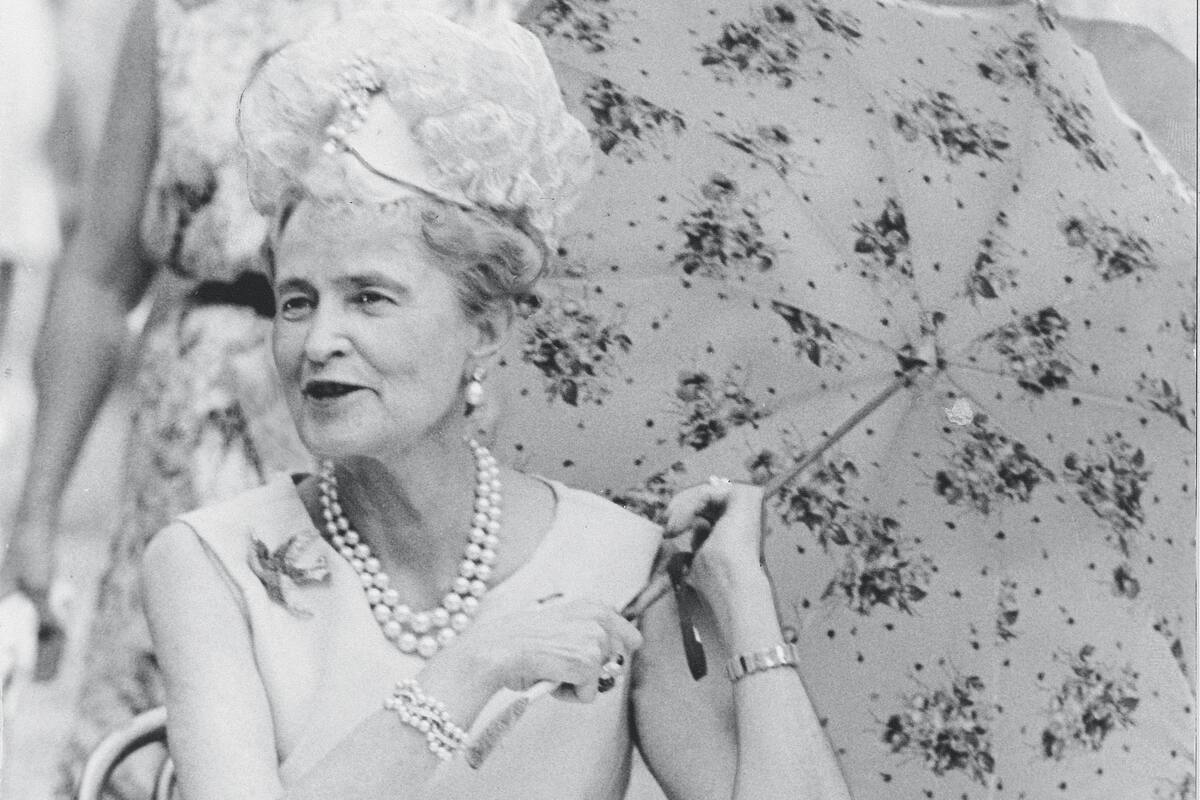 Marjorie, que heredó una fortuna y la multiplicó varias veces, se casó en cuatro ocasiones. La tercera, con Mr. Davies, el embajador estadounidense en Rusia.