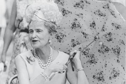 Marjorie, que heredó una fortuna y la multiplicó varias veces, se casó en cuatro ocasiones. La tercera, con Mr. Davies, el embajador estadounidense en Rusia.