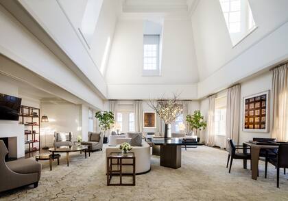 Mark Hotel es considerado históricamente como el más lujoso de la ciudad, con una influencia artística, cultural y cosmopolita única