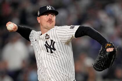 Mark Leiter Jr., de los Yankees de Nueva York, lanza frente a los Dodgers de Los Ángeles en el quinto juego de la Serie Mundial, el miércoles 30 de octubre de 2024 (AP Foto/Ashley Landis)