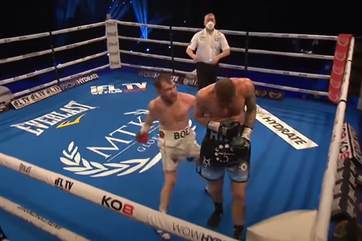 Mark Lyson le da el pase a Maxi Hughes para que siga peleando, cuando Paul Hyland Jr. estaba sentido y de espaldas a su adversario; el referí permitió el insólito KO