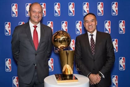 Mark Tatum, subcomisionado de la NBA, junto a Fabrice Pastor, CEO de Monte Carlo International Sports (Foto: NBA)