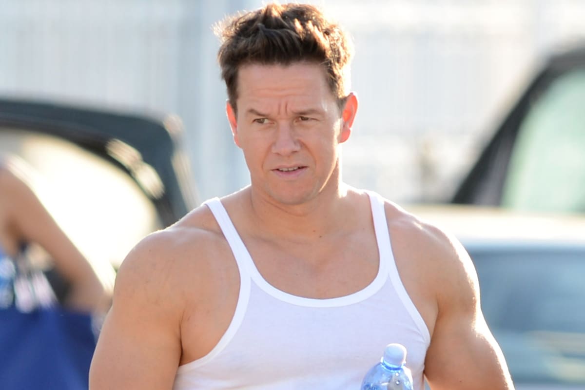 Mark Wahlberg comparte sus entrenamientos en las redes sociales y sorprende a sus seguidores con nuevos ejercicios para el core
