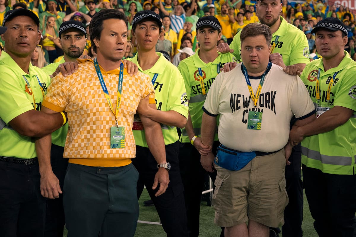 Mark Wahlberg y Paul Walter Hauser en Bolas arriba (2026)