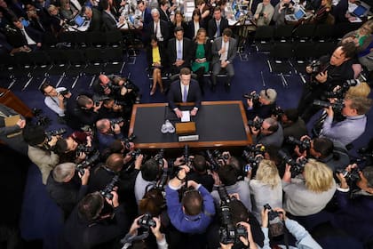 Mark Zuckerberg antes de dar testimonio el martes en el Senado de los Estados Unidos