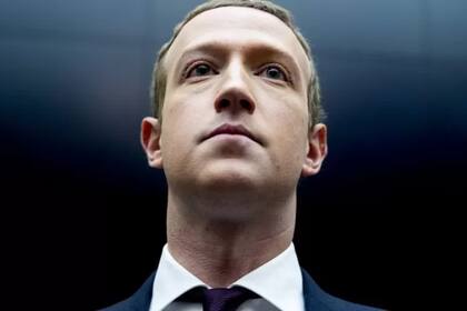 Mark Zuckerberg, cuestionado por su política de datos