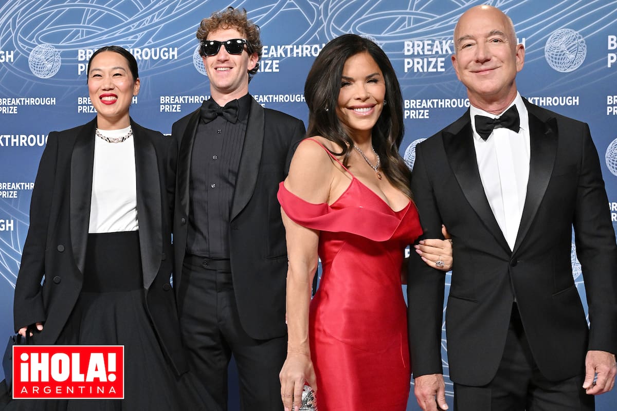 Mark Zuckerberg y su mujer Priscilla Chan, fundadores de los premios, fueron los primeros posar para los fotógrafos. Otra pareja billonaria que dijo presente fue la encabezada por Jeff Bezos, creador de Amazon, y su prometida, Lauren Sánchez.
