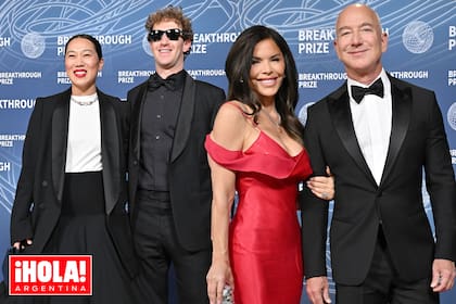 Mark Zuckerberg y su mujer Priscilla Chan, fundadores de los premios, fueron los primeros posar para los fotógrafos. Otra pareja billonaria que dijo presente fue la encabezada por Jeff Bezos, creador de Amazon, y su prometida, Lauren Sánchez.