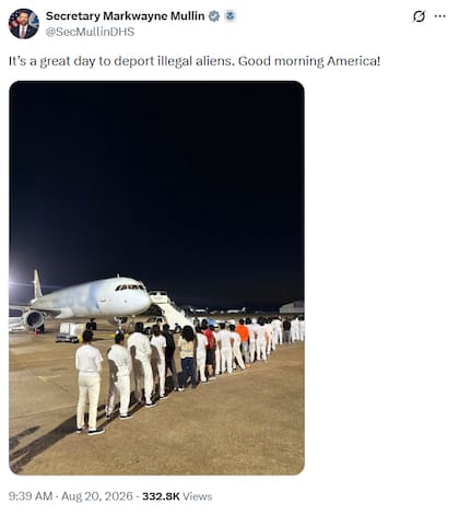 Markwayne Mullin habló sobre las deportaciones de haitianos antes de despegar el primer vuelo hacia la isla