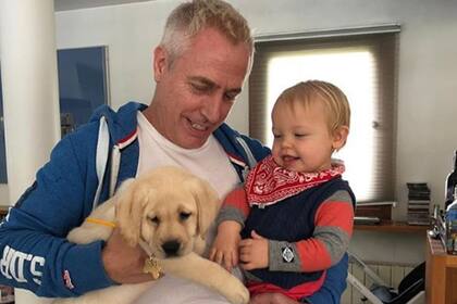 Marley junto a su adorado Mirko y el nuevo integrante de la casa: el cachorro Bailey