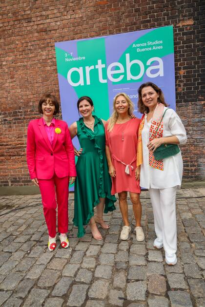 Marlise Ilhesca de Jozami y Larisa Andreani con Daniela y Marcela Marcuzzi
