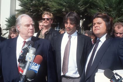 Marlon Brando junto a sus hijos Christian y Miko, en 1990