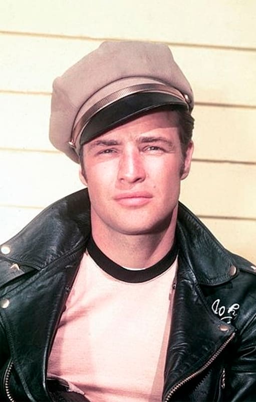 Marlon Brando en Salvaje (1953); su inmensa fuerza interpretativa influyó después en otros grandes actores, como Robert De Niro, Al Pacino y Paul Newman