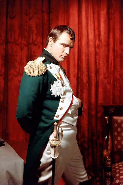 Marlon Brando, un intérprete por lo menos inesperado para personificar en 1954 a Napoleón Bonaparte en un clásico del cine de Hollywood