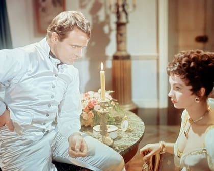 Marlon Brando y Jean Simmons en la película de 1954