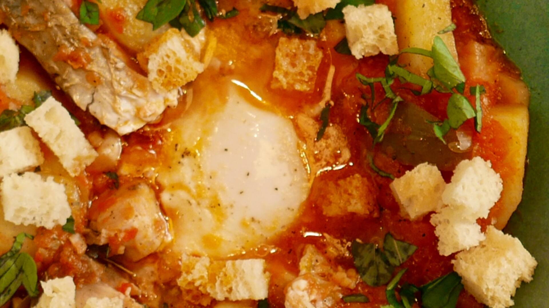 Marmitako: guiso a base de pescado, con papas, cebolla, morrones y tomate