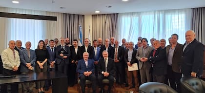 Marra será acompañado en la tarea por Daniel Asseff, como vicepresidente 1º; Luis Zubizarreta, vicepresidente 2º; Carlos Galíndez, secretario honorario; Diego Cifarelli, tesorero; Ariel Landoni, prosecretario y; María Marta Rebizzo, protesorera