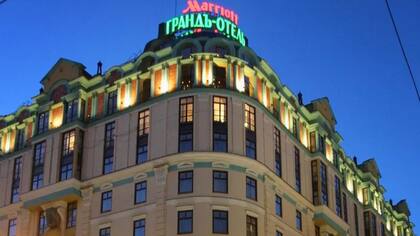 Marriott le dijo a la BBC que sus hoteles en Rusia eran propiedad de terceros, pero aseguró que "continuaría evaluando el potencial de estos hoteles de permanecer abiertos", lo que da a entender que está investigando sus acuerdos de franquicia