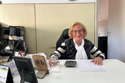 Marta en las oficinas de su empresa de transporte y logística, en Pompeya