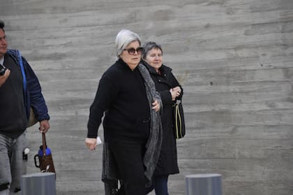 Marta González también estuvo presente en el último adiós. La actriz conocía a Gelblung desde hacía décadas y recientemente había recordado que fue gracias a ella que el periodista pudo entrevistar a Margarita Di Tullio, conocida como Pepita la Pistolera