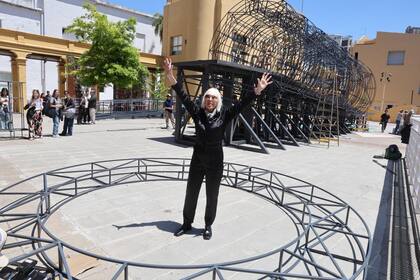 Marta Minujín armará una torre de fideos en el Recoleta