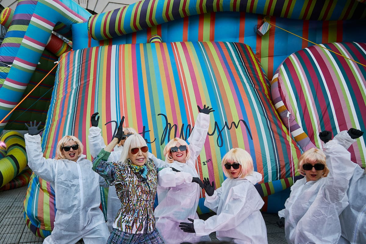 Marta Minujín con las Mantitas presentó una escultura inflable en la explanada del Palacio Libertad ex CCK.
12/07/2025.