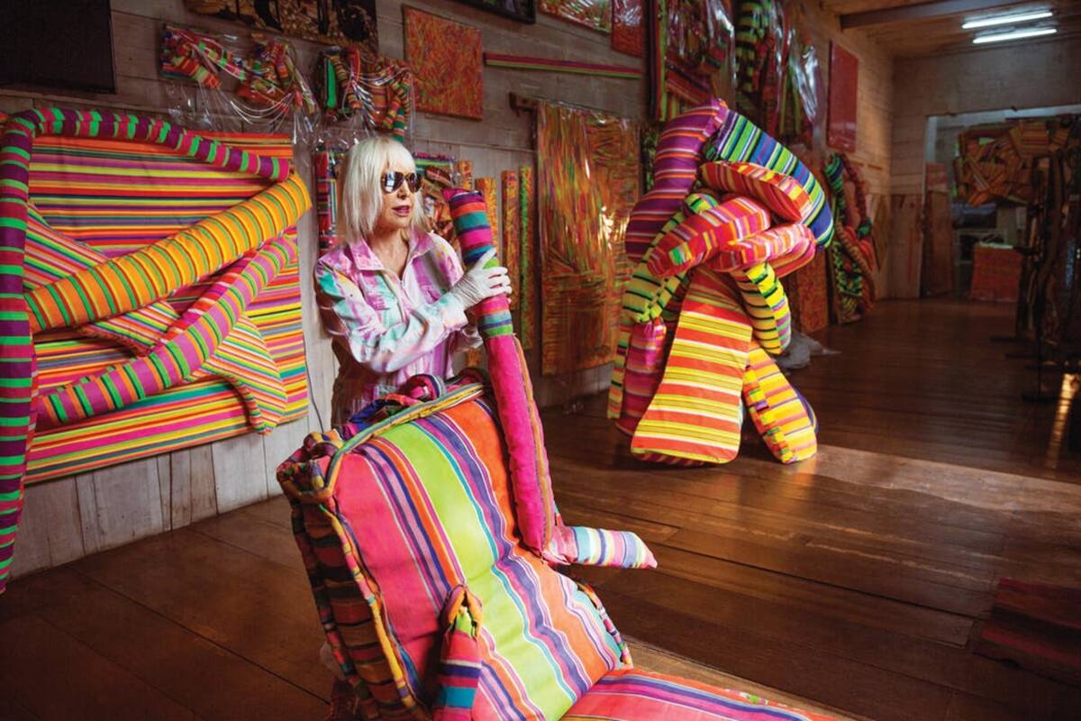 Marta Minujín con sus obras escultóricas en su taller de San Cristóbal, cuando anunció hace tres años a LA NACION su participación en la Documenta de Kassel