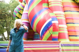 Marta Minujín infla una escultura multicolor donde pedir un deseo