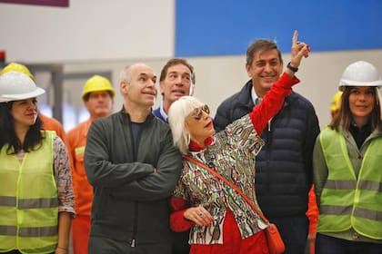 Marta Minujin junto a Horacio Rodríguez Larreta en la inauguración de las tres estaciones del subte E
