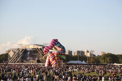 Marta Minujín presentó sus esculturas inflables en Lollapalooza en 2019 y 2022